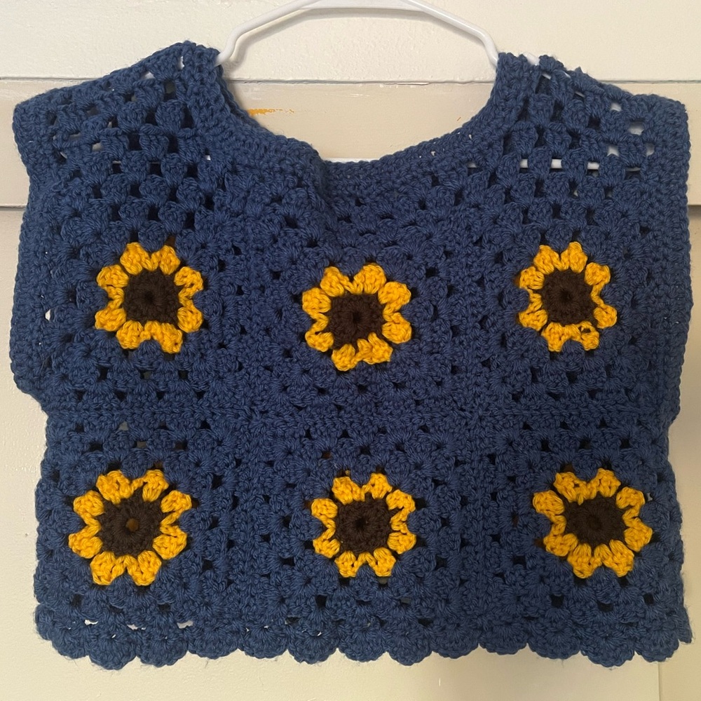 Crochet granny square crop top - Picture 4 of 9
